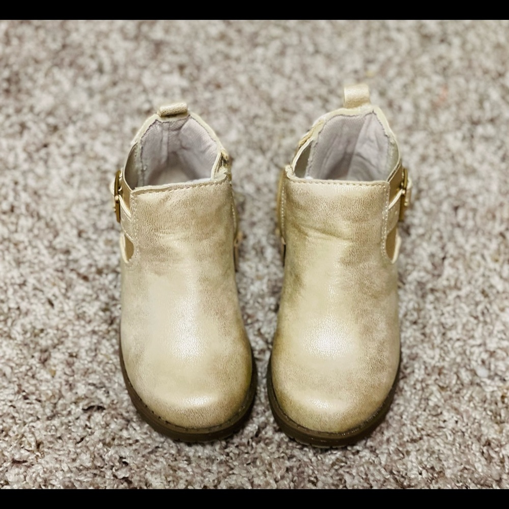 Used toddler boots
